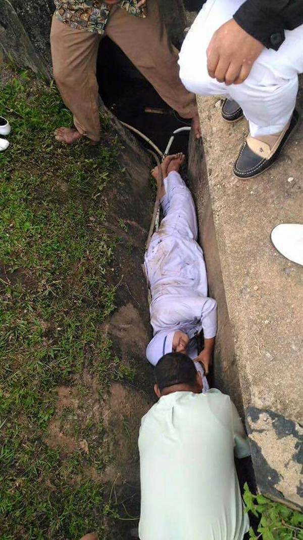 sampai hati kau biarkan kakak aku dalam longkang-2-kamithemedia