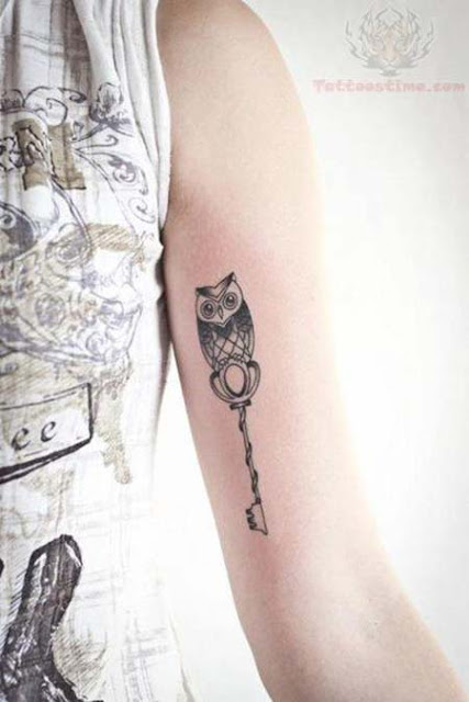 Tatuagens femininas nos bíceps Tatuagens femininas nos bíceps