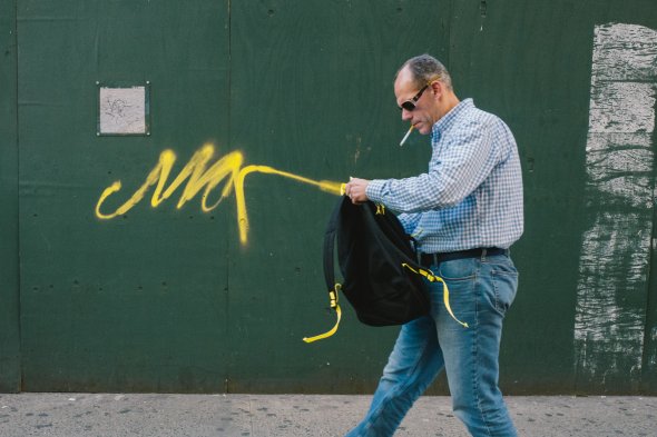 As divertidas fotografias com coincidências e ilusões de ótica de Jonathan Higbee Jonathan Higbee arte fotografia coincidências na cidade ilusões ótica surreal divertido
