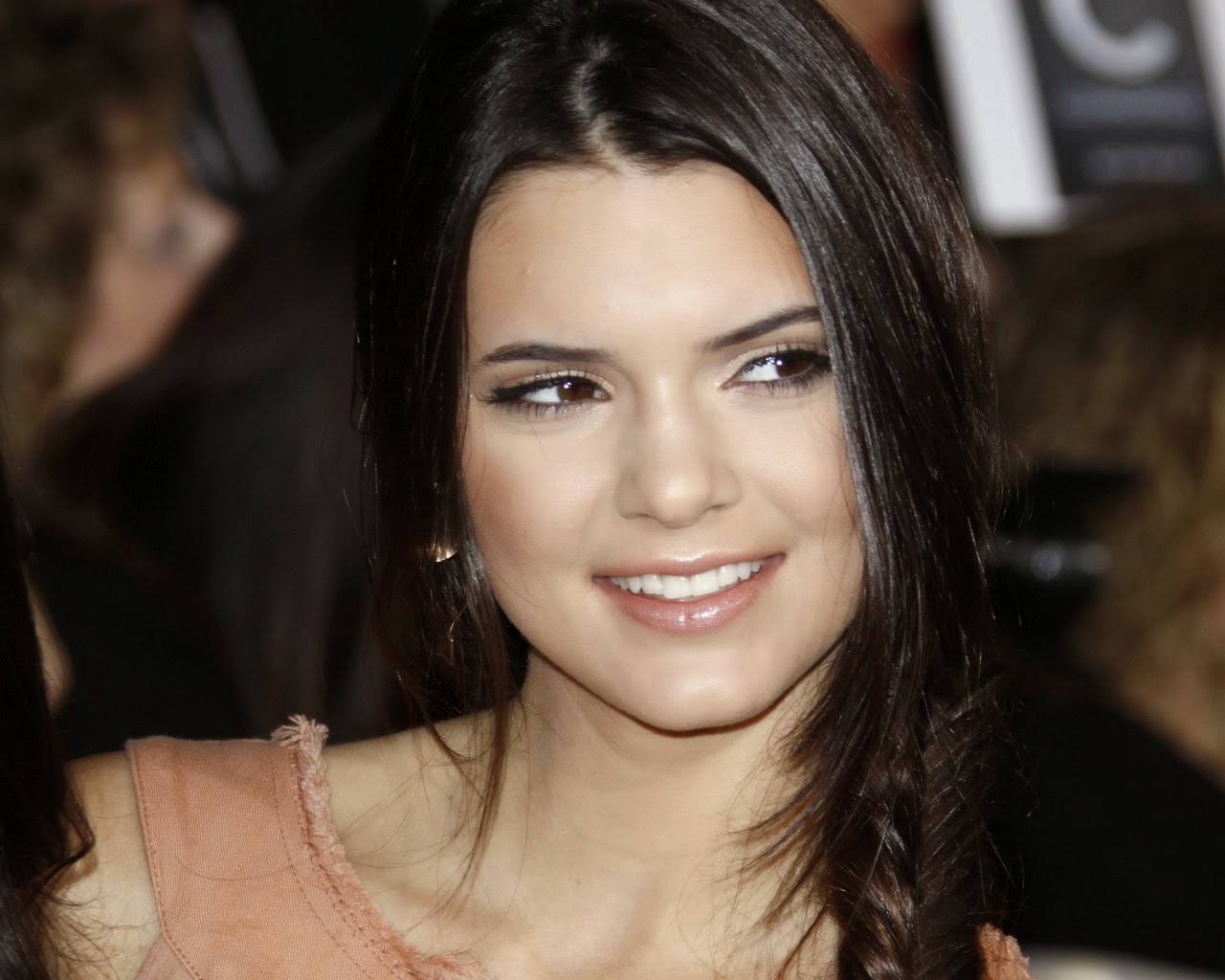 all stars sports picture: Kendall Jenner Face Famous Wallpapers