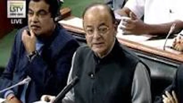 News, New Delhi, National, Budget, Business, Agriculture, Education, Budget 2018 LIVE Updates: Arun Jaitley Vows to Keep Fiscal Deficit at 3.3%, Markets in Red
