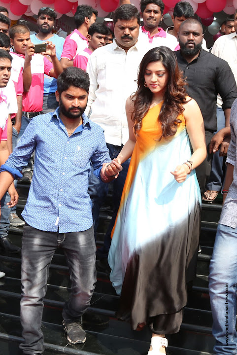 Mehreen Pirzada launches B New Mobile Store at Adoni