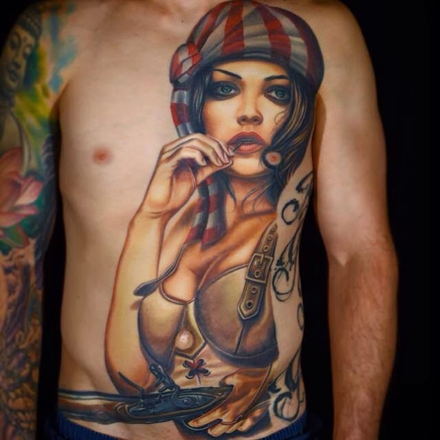 Tatuaje mujer pirata