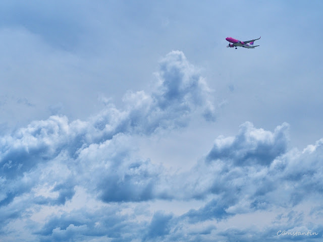 Avioane - Prezenţa norilor în astfel de cadre poate sã ofere profunzime fotografiei - blog FOTO-IDEEA