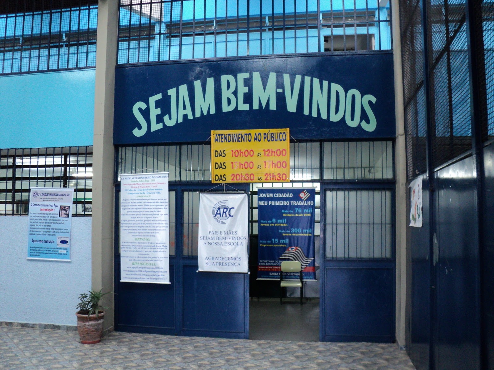 E.E.Profº. Augusto Ribeiro de Carvalho: A ESCOLA