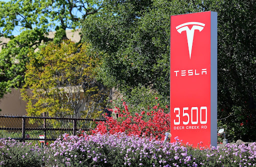 Tesla第二季財報優於預期，宣布攜手松下在美建電池廠