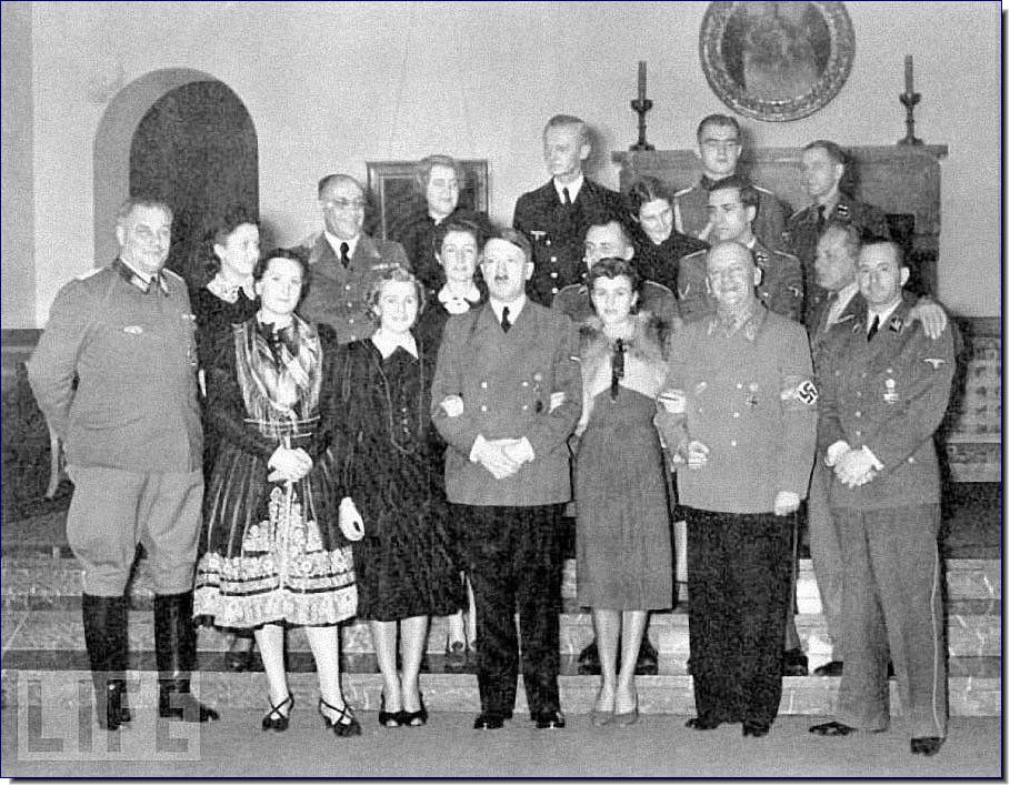 ILLUSTRATED HISTORY RELIVE THE TIMES Images Of War, History , WW2