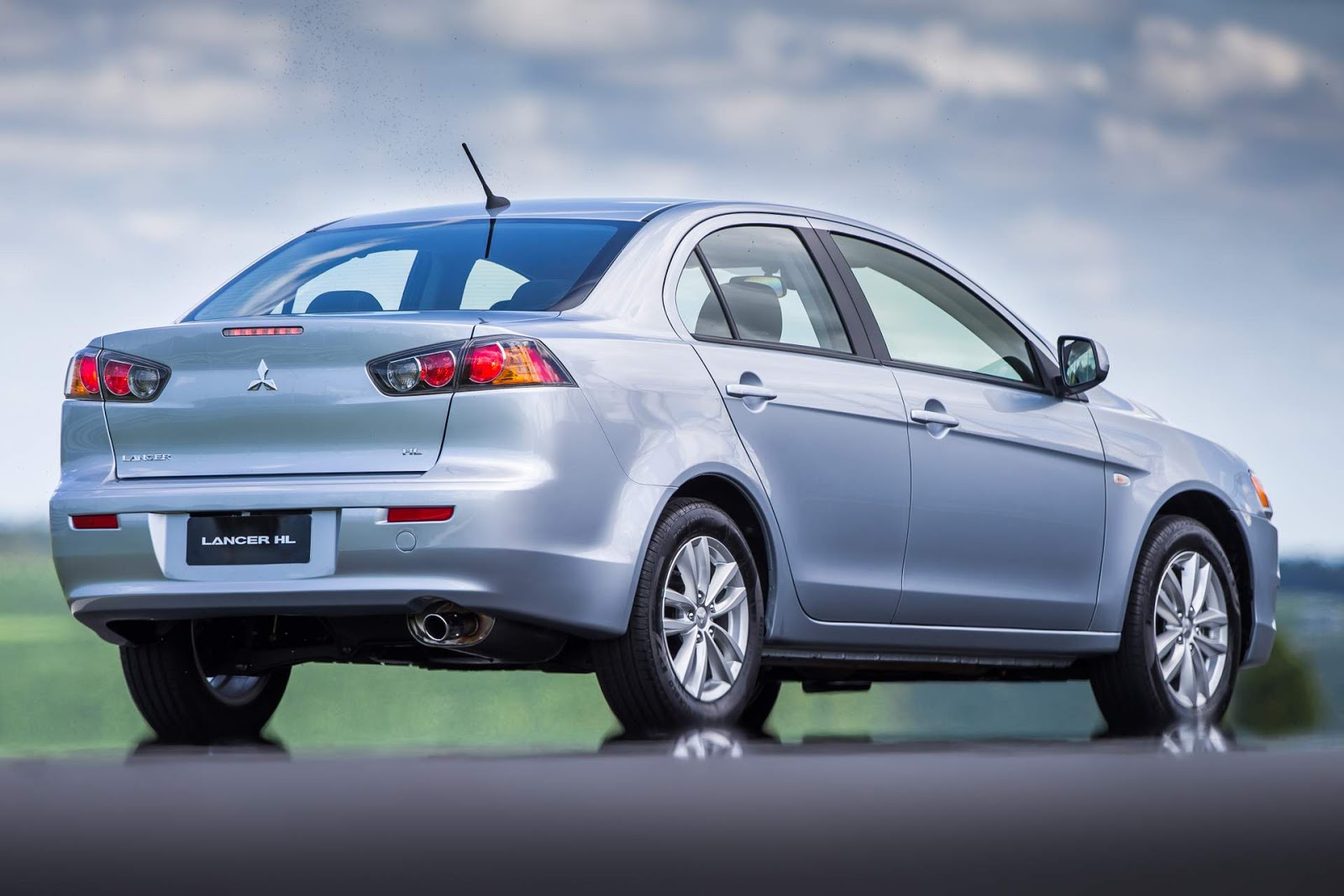 Mitsubishi Lancer 2018 preços, consumo e especificações