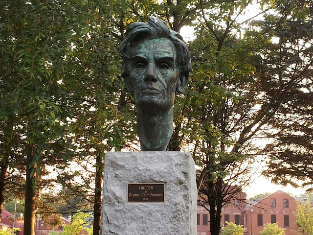 Lincoln bust