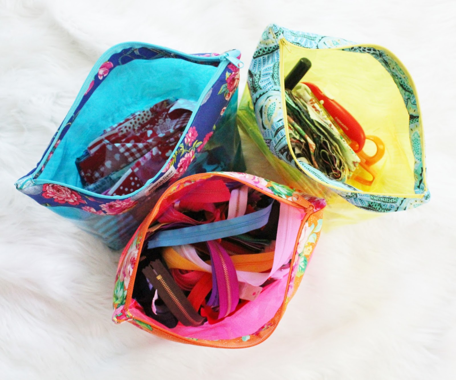 sewhungryhippie How to make vinyl zipper cases that stand up