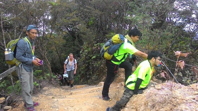 Biarpun lumpuh kaki Adam Azrulkhan Hasrullah atasi cabaran daki Gunung Kinabalu