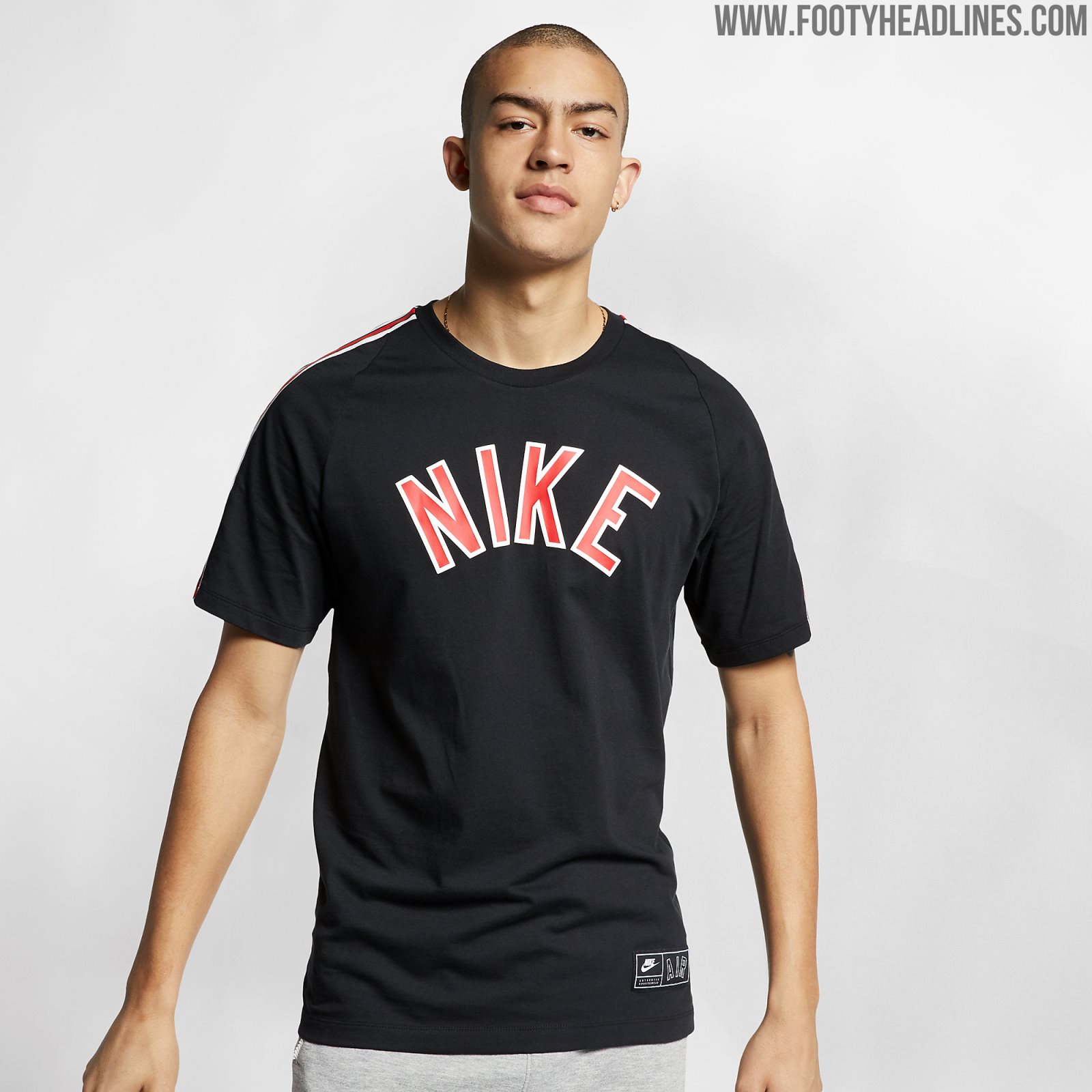 Verdorie Erfgenaam Geval Is This Allowed? Ronaldo Wears Nike Shirt With Adidas 3 Stripes - Footy  Headlines