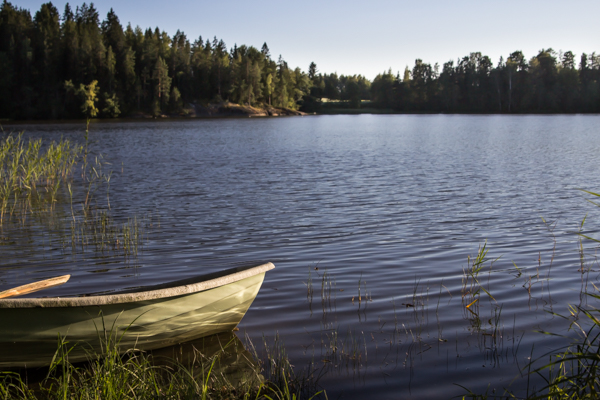 suomalainen maisema vene soutuvene forest water lake