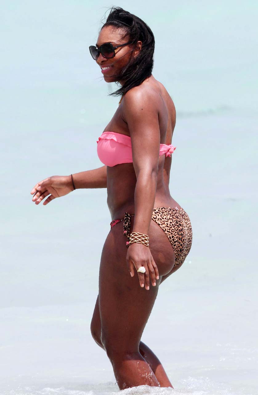 Serena Williams showing off pink bikini cleavage & superb big booty! | Beautiful Girl