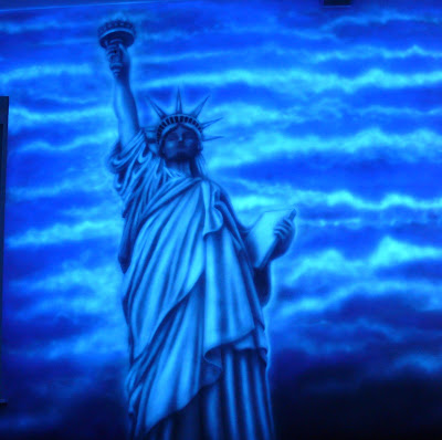 Mural UV Malowanie obrazów luminescencyjnych, mural uv cena, obraz świecący w ciemności cennik