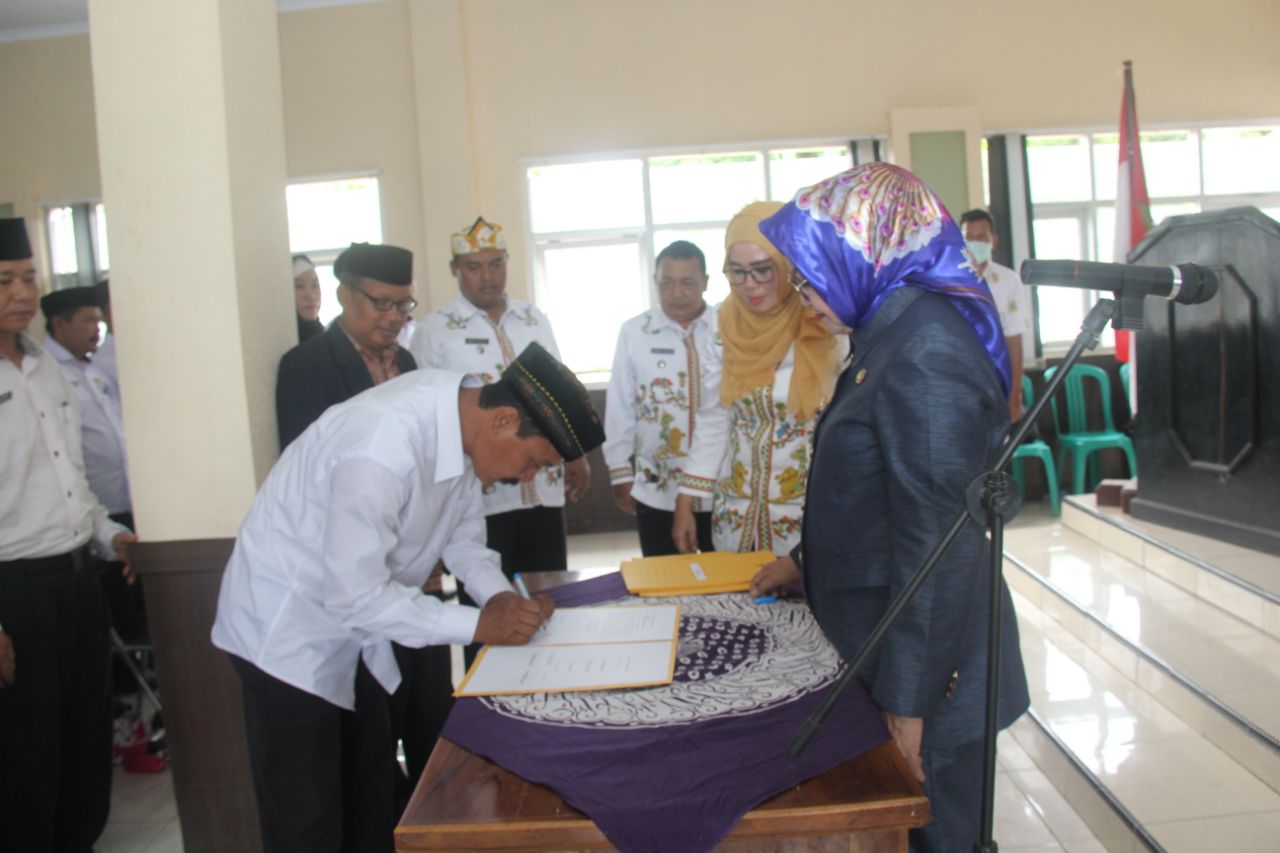 Bupati Imas Meresmikan Kepengurusan BPD Diempat Desa di Pagaden Barat Bupati Imas Meresmikan Kepengurusan BPD Diempat Desa di Pagaden Barat