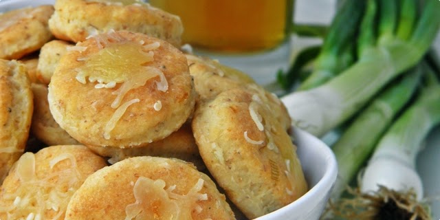 Recepti - Pogačice od sira i mladog luka Recepti - Pogačice od sira i mladog luka