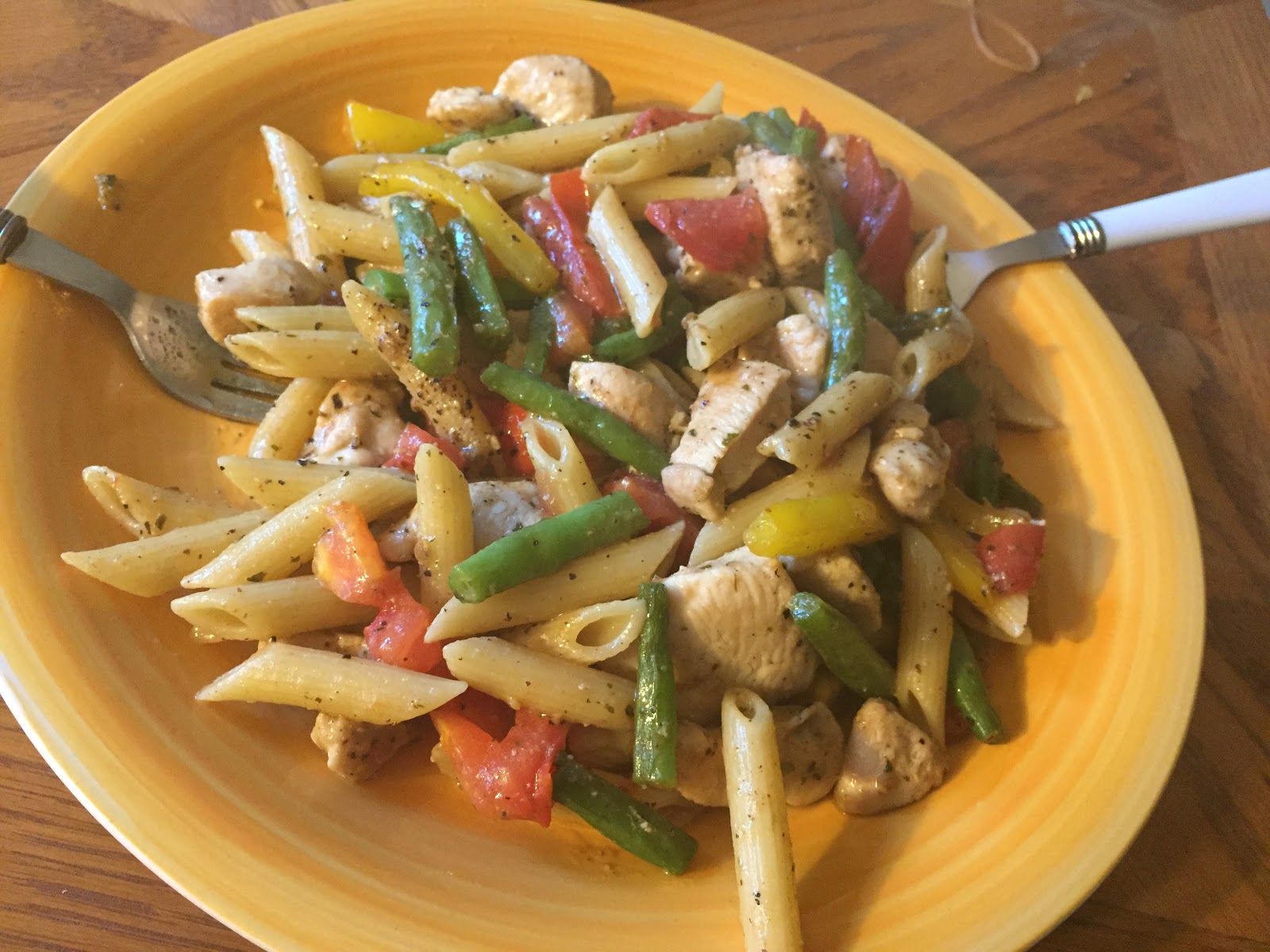 Chicken Pesto Pasta with green beans, bell peppers and diced tomatoes