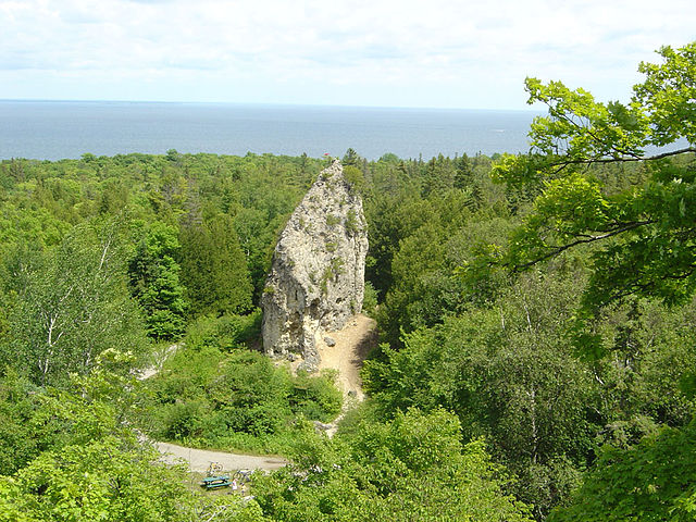 Largest post-glacial erosion feature of this island
