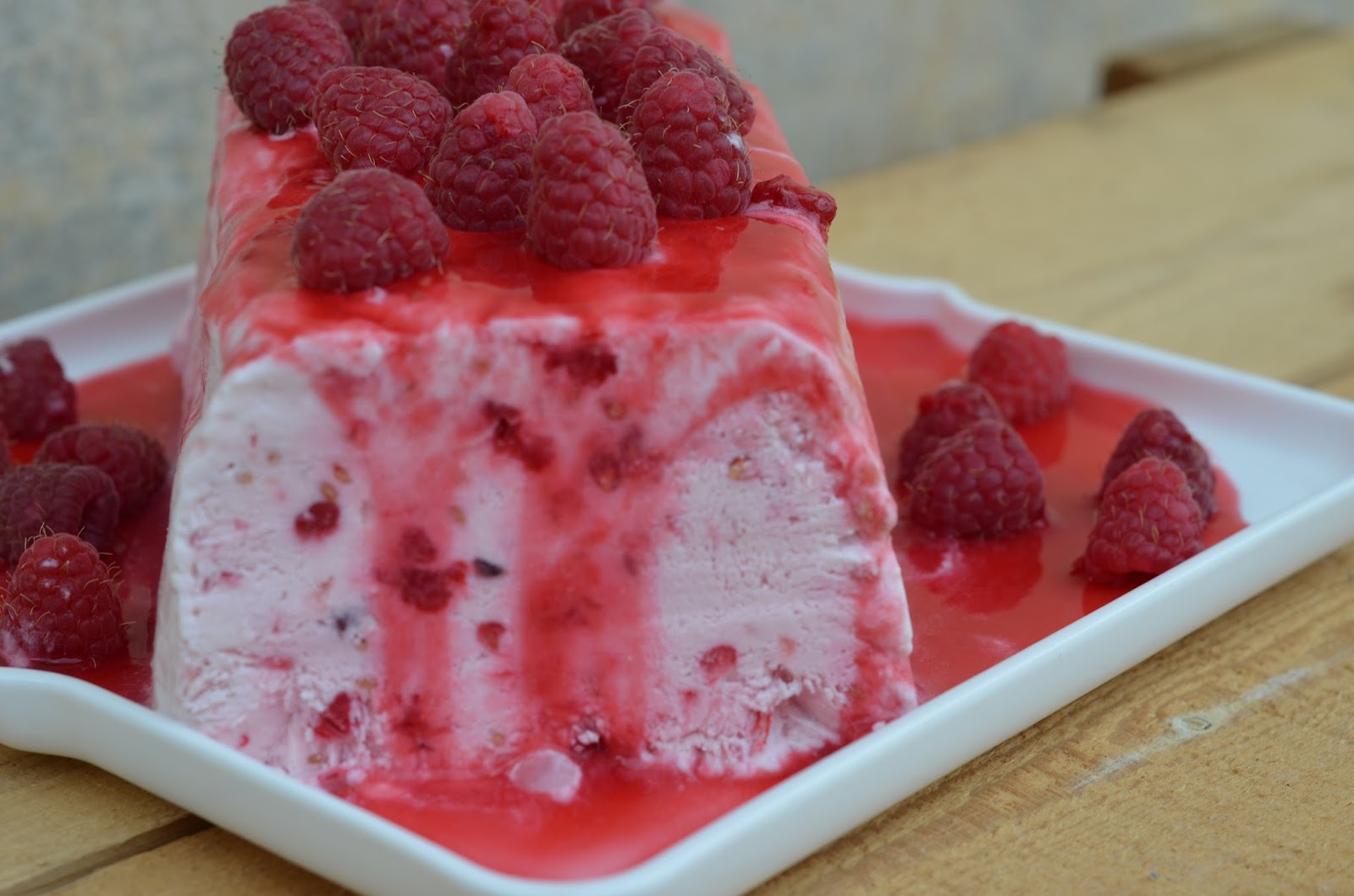 Semifreddo z malinami i limoncello Semifreddo z malinami i limoncello