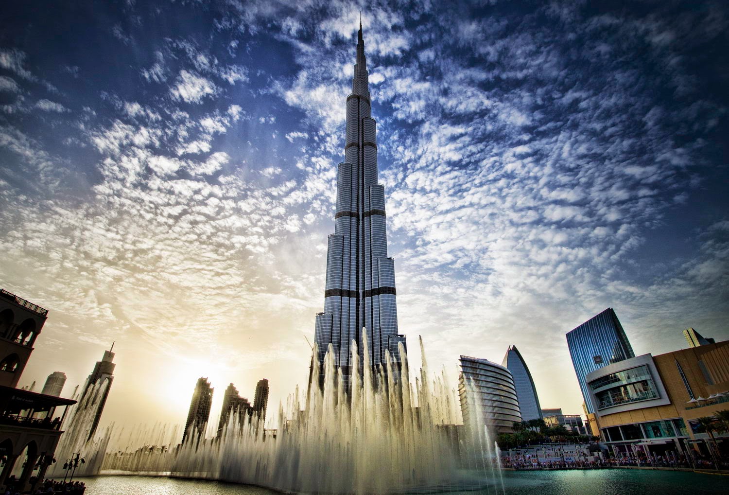Бурдж халифа страна. Бурдж-Халифа Дубай. Башня Бурдж Халифа в Дубае. Бурдж Халифа 2022. Небоскреб Бурдж-Халифа (ОАЭ, Дубай).