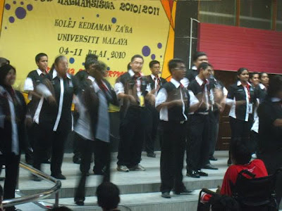 Back to the hostel, the PM-s had a performance for us, which is entertaining us with all the cheers! =D