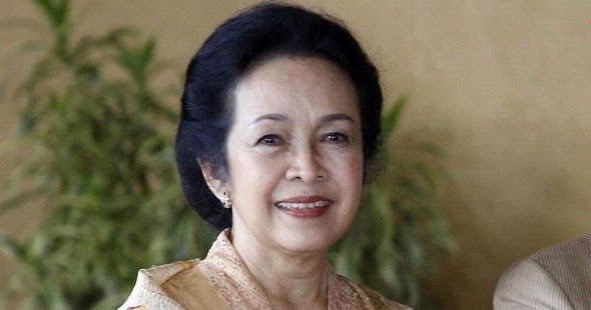Biografi Hasri Ainun Habibie - Bicara Wanita