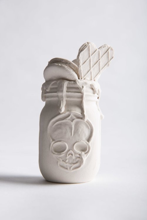 Jacqueline Tse esculturas porcelanas brancas morte por açúcar death by sugar doces macabros