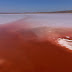 Водите на езеро в Турция станаха "кърваво червени"