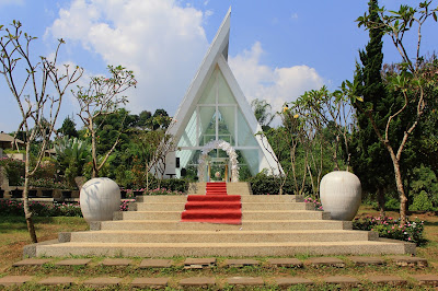 The Green Forest Resort Penginapan Lengkap