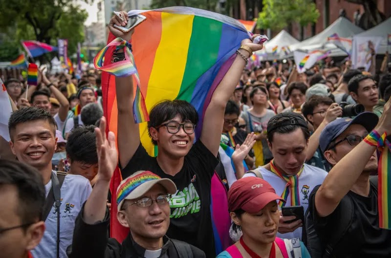 24 Powerful Images From The First Day Of Marriage Equality In Taiwan 24 Powerful Images From The First Day Of Marriage Equality In Taiwan