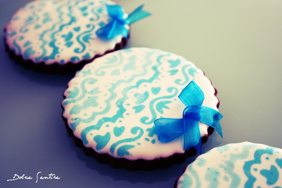 Galletas "Blue Lace": Cómo usar stencils sobre glasa {Foto Tutorial} Lace cookies galletas de chocolate