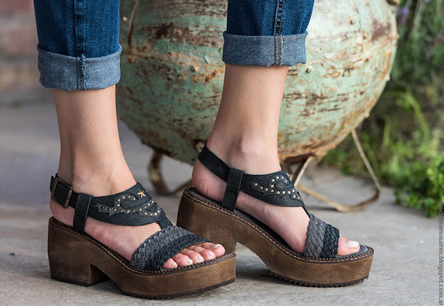 Moda 2017. Moda en calzado femenino sandalias, zapatos, accesorios y carteras de cuero