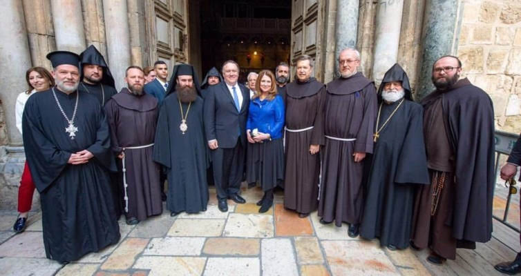 Pompeo visita la capilla de Armenia en Jerusalén