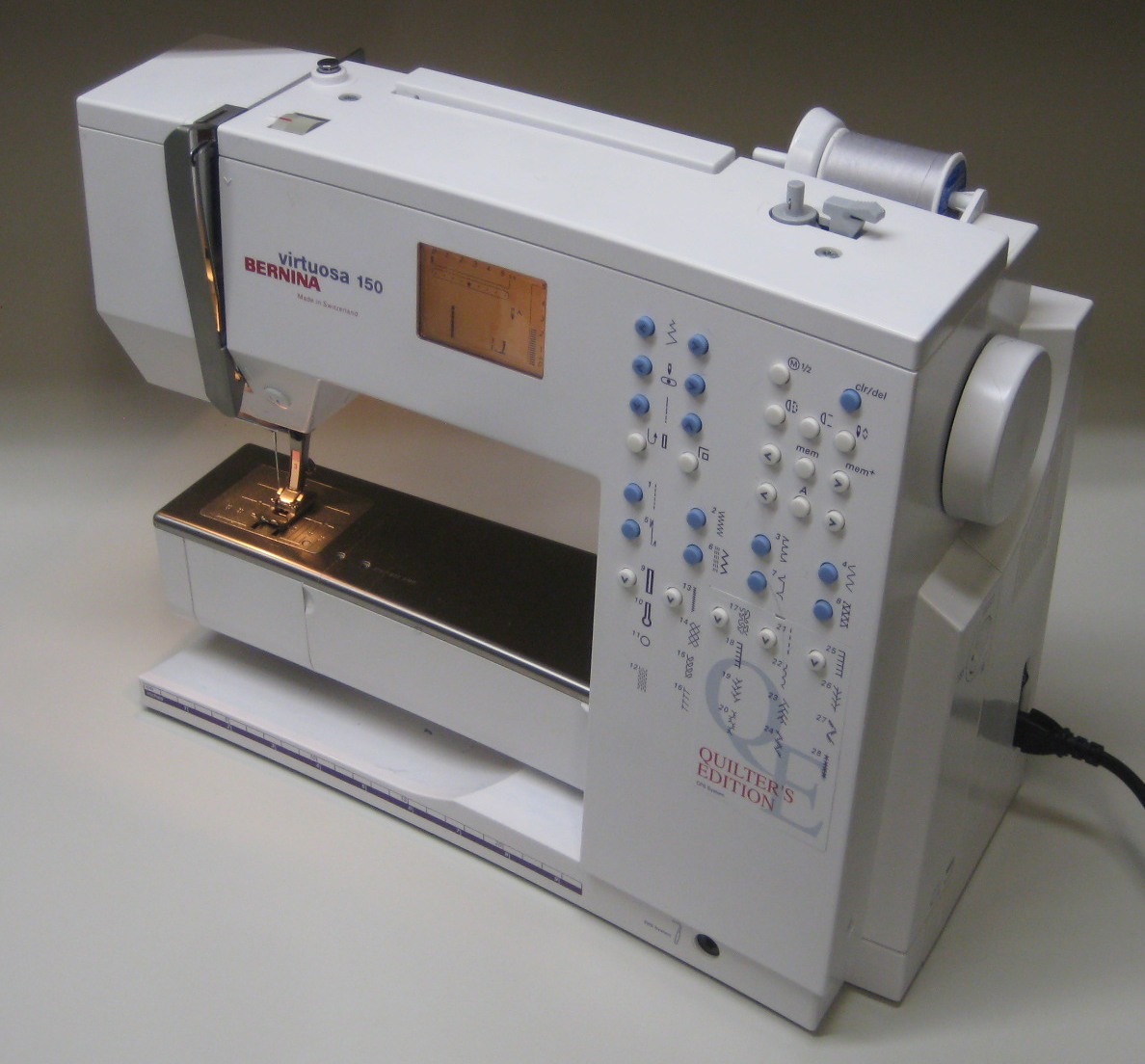 MI Vintage Sewing Machines Bernina Virtuosa 150 QE