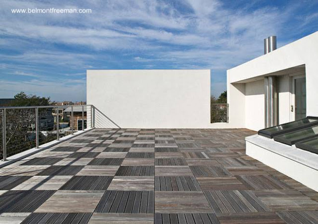 Vista desde el último nivel que permite apreciar un panorama muy amplio Terraza de la residencia contemporánea de Nassau