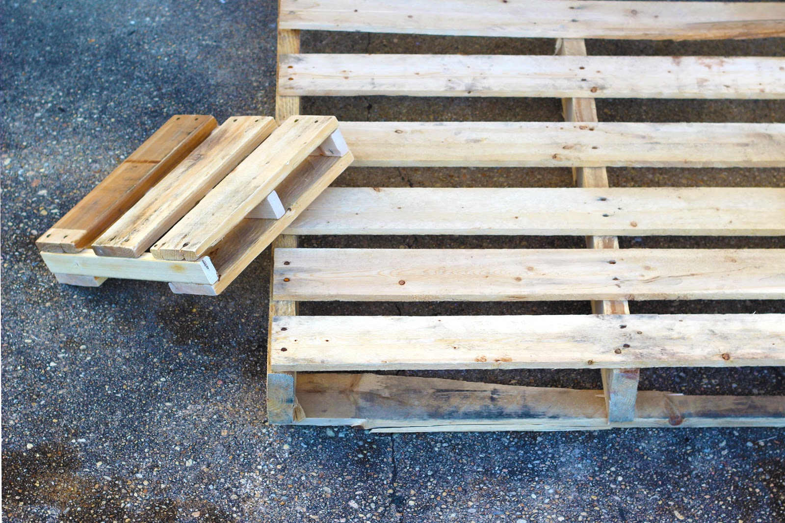 365 Designs How to make a DIY Mini Pallet Planter Stand from