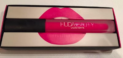 revue Huda Beauty rouge à lèvres liquides à effet mat Video Star