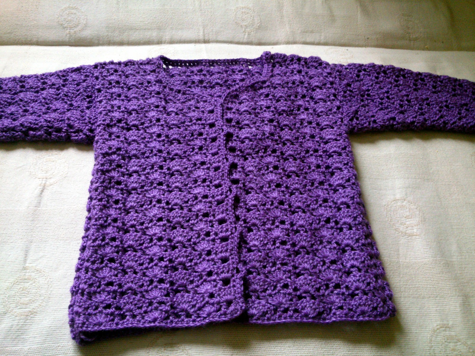 Włóczkowe Impresje: Hit sezonu - ażurowy sweterek na szydełku.