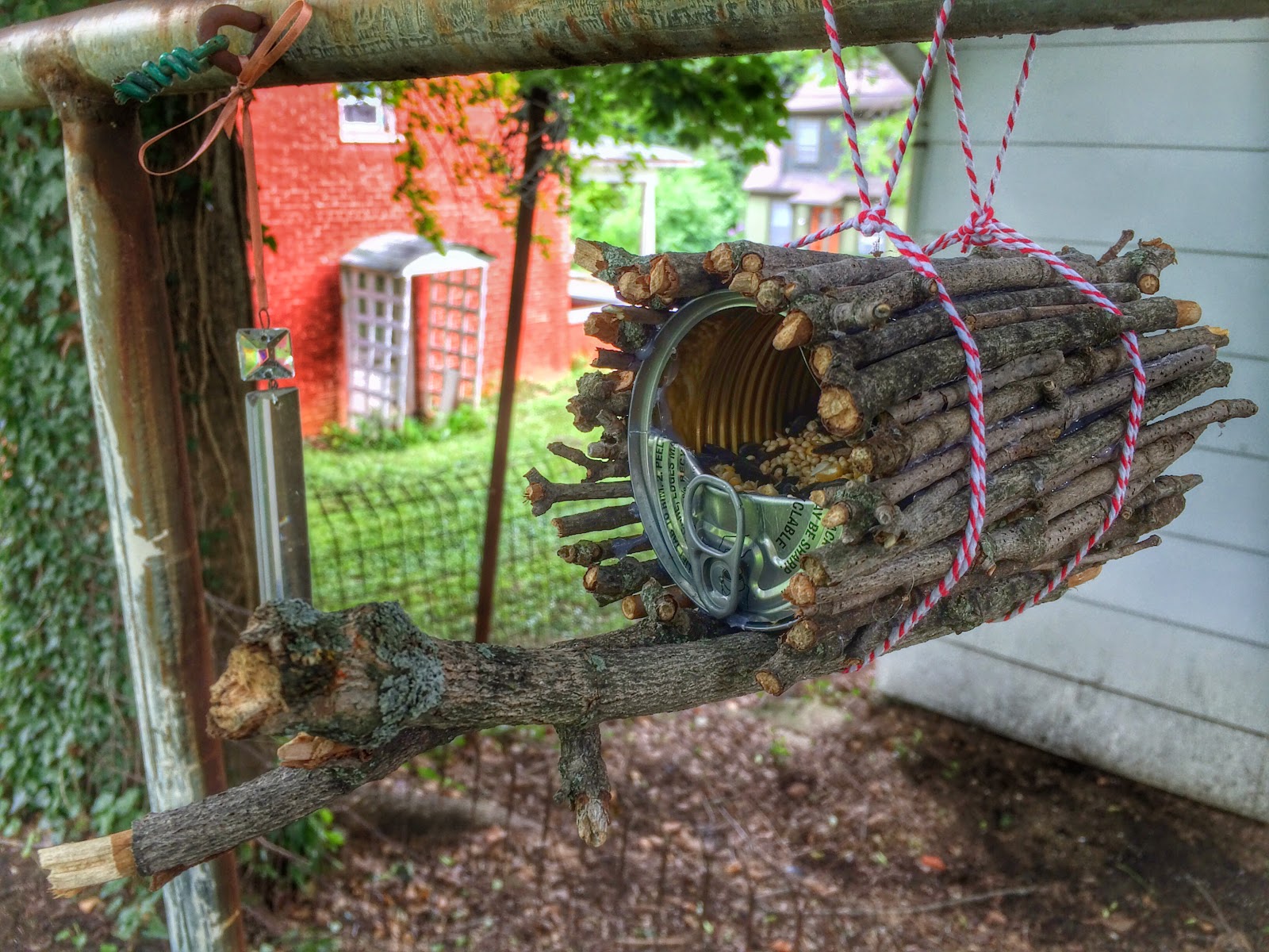 Our Beautifully Messy House : DIY Tin Can Bird Feeder