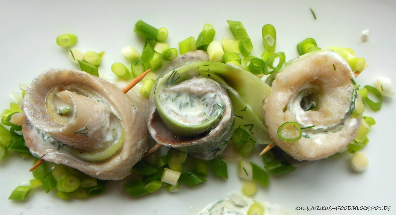 Kulinarikus: Feine Matjesröllchen an Dill-Joghurt-Sauce mit Äpfeln und ...