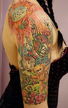 Fotos tatuagem de urso no braço feminina