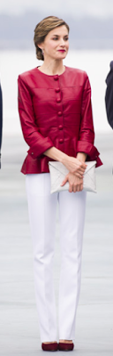 Veste Carolina Herrera / escarpins Lodi / pochette Uterque