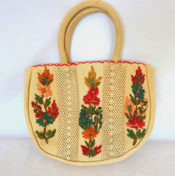 Dreaming of summer with this vintage straw purse at LaGypsyYaya