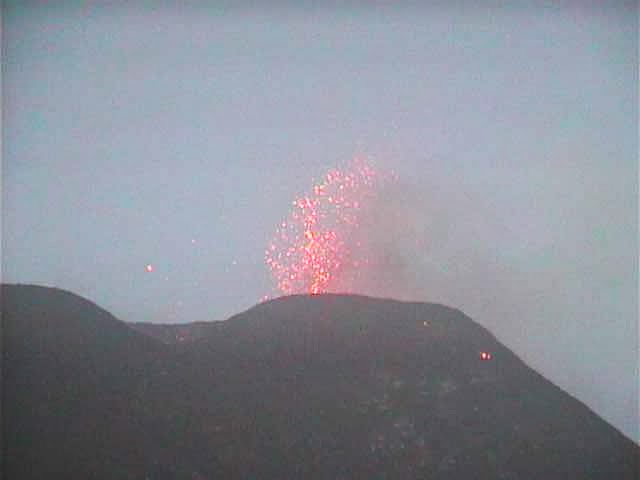 Activité explosive du volcan Etna, 14 décembre 2013 à 17h00