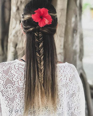 24+ Simple Half Down Braids Hairstyles With Weave For Medium Hair To Copy In 2019 Looking for a classy braided idea that is easy to wear 24+ Simple Half Down Braids Hairstyles With Weave For Medium Hair To Copy In 2019