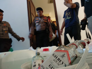 Produsen Pemalsu Minuman Keras Bermerk Di bongkar Polisi Di Kota Cirebon Produsen Pemalsu Minuman Keras Bermerk Di bongkar Polisi Di Kota Cirebon