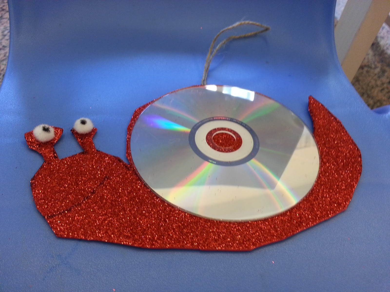 Cd s ru. Поделки из СД дисков. Игрушки из дисков. Украшения из дисков. СД диски поделки.