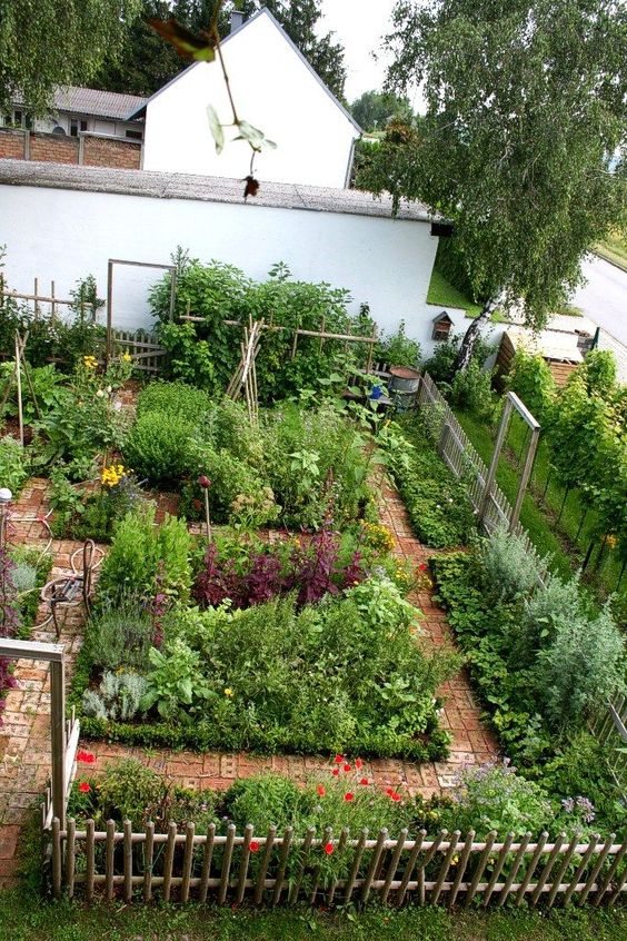 10 Summertime Uses for Reclaimed Bricks / Reclaimed Brick Tile Blog