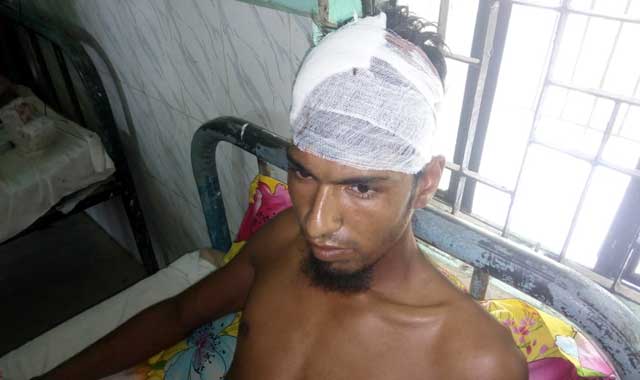 In Bokshiganj, trying to snatch the bride, 8 injured in the attack বকশীগঞ্জে নববধূকে ছিনিয়ে নেয়ার চেষ্টা, হামলায় আহত ৮